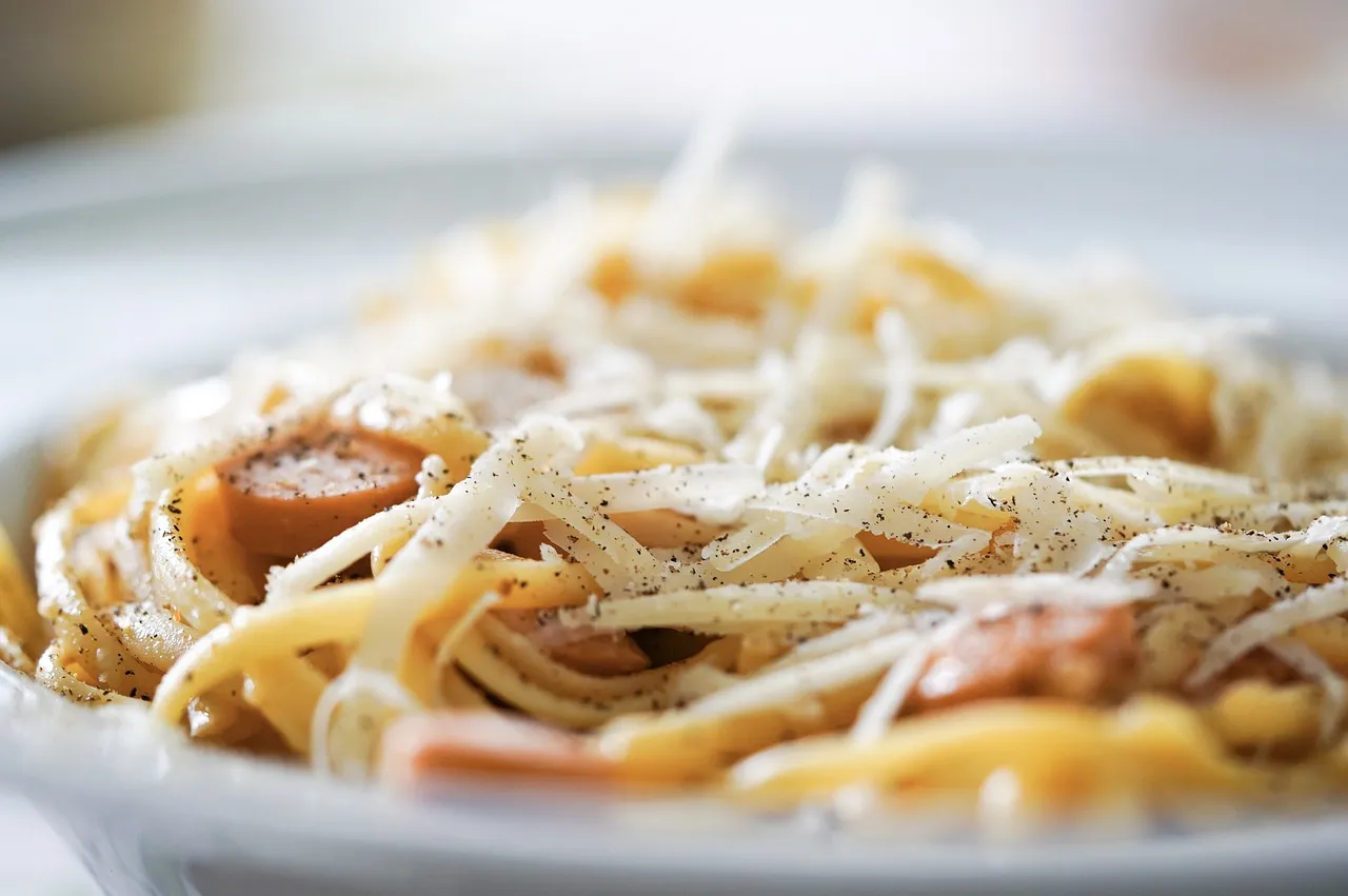 Fresh pasta finished with tomato and grated cheese