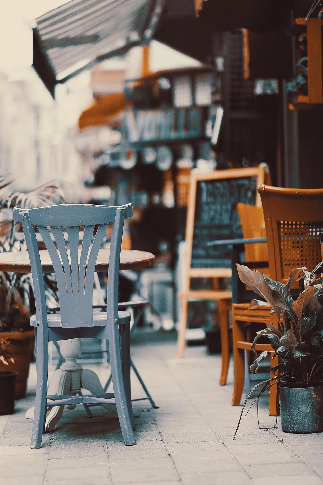 Tables and chairs arranged outside a relaxed neighbourhood bistro